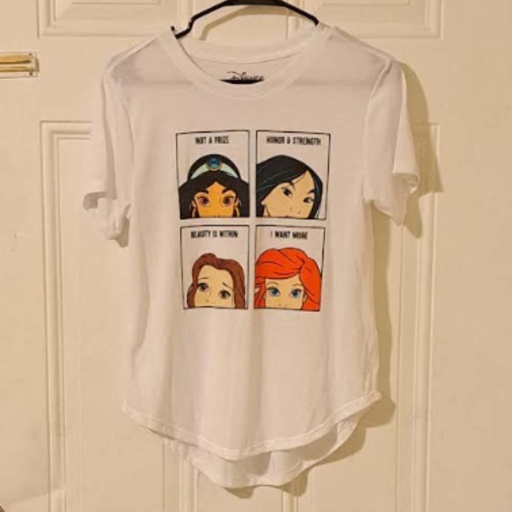 NWOT Disney Princess T-Shirt Jasmine Mulan Belle Ariel size Medium